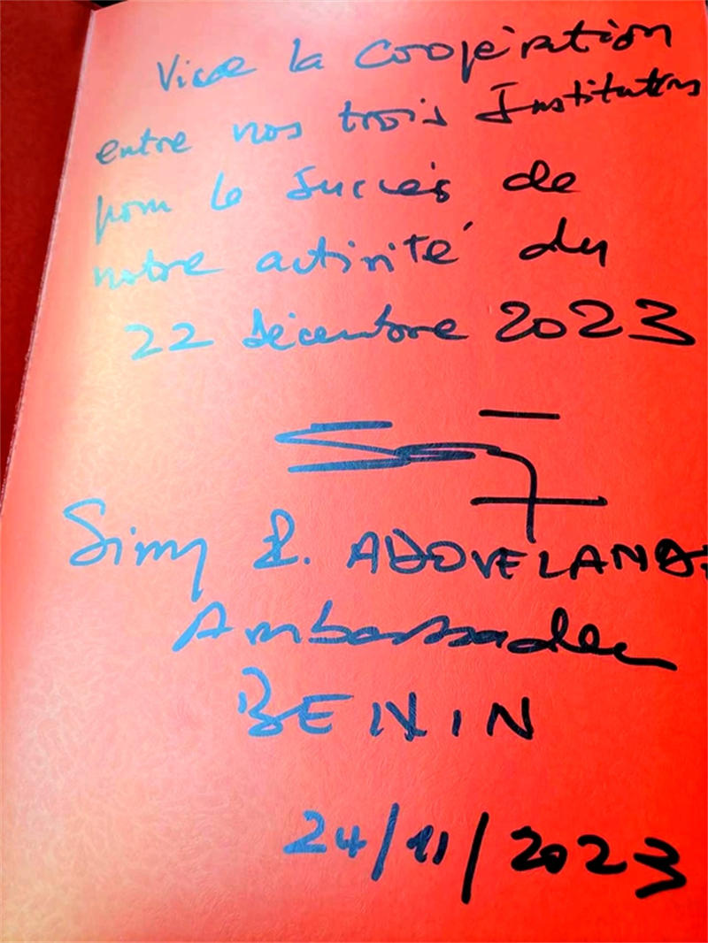 65632f754e19c.jpg 大使签的字1111111111111_副本.jpg