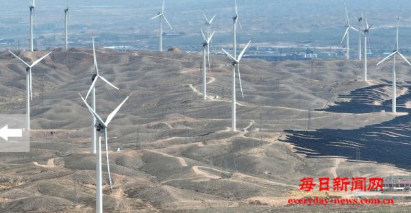 宁夏青铜峡：塞上绿电 风光无限