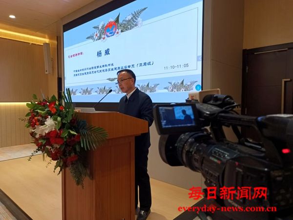 杨威讲话.jpg 杨威讲话.jpg