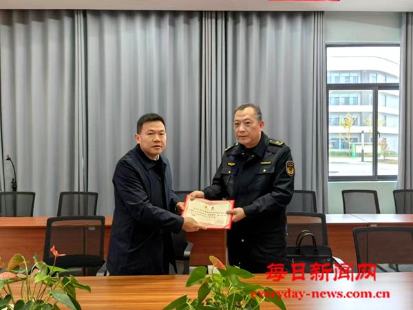 湖北省公安县斗湖堤市场监管所：规范校园陪