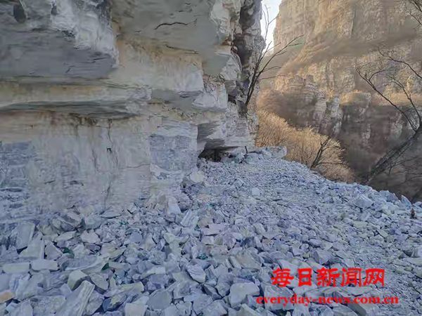 白石山后山上非法盗采国家玉矿石资源和非法