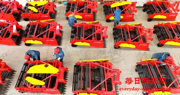 万荣：农机企业加班生产备战春耕