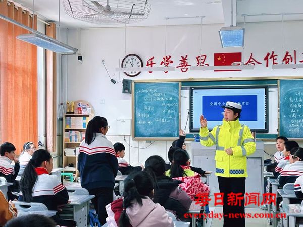 烟台交警第五大队联合高新区实验小学开展全