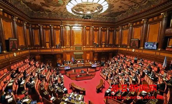 潘功胜：央行将实施好适度宽松的货币政策，