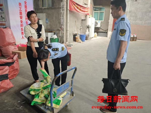 湖北省公安县夹竹园市场监管所：节日监管不