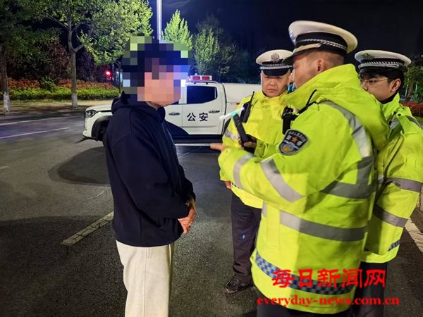 烟台交警支队第五大队凌晨查获醉驾违法行为