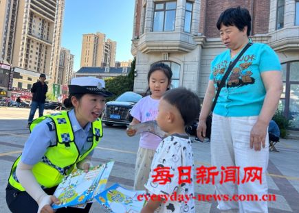 筑牢“一老一小”安全防线——烟台交警第五