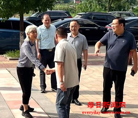 《中国法律年鉴》社领导莅临湖北石首调研指