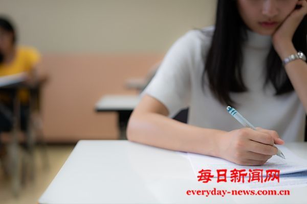 山东一高校暂停期末考，应对极端高温就该果