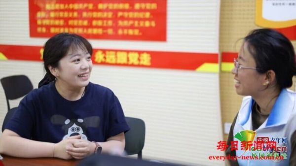 安徽大学生走进儿童康复中心 开启一场与爱