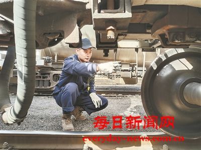 王浩宇：用火车车厢“拼积木”