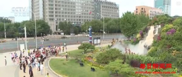 纪念抗战胜利80周年 十组主题花坛亮相北