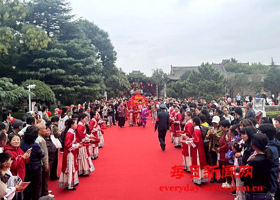  万荣李家大院国庆假期人气“狂飙”  沉