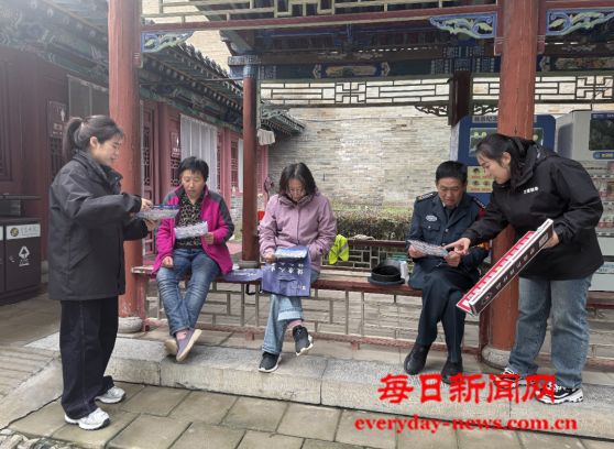 万荣：李家大院景区上演“沉浸式”禁毒课