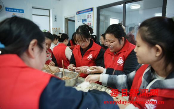 孝亲敬老暖金秋 文明实践树新风 万荣县举