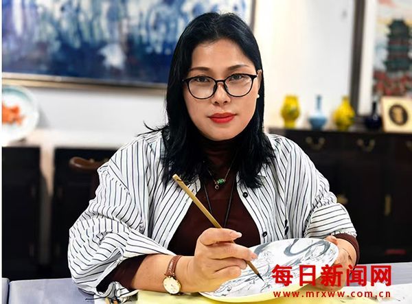 以瓷为媒 传艺育人--访南昌工学院副教授