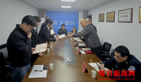 “社区干部+村组干部+在校学生”齐上阵 